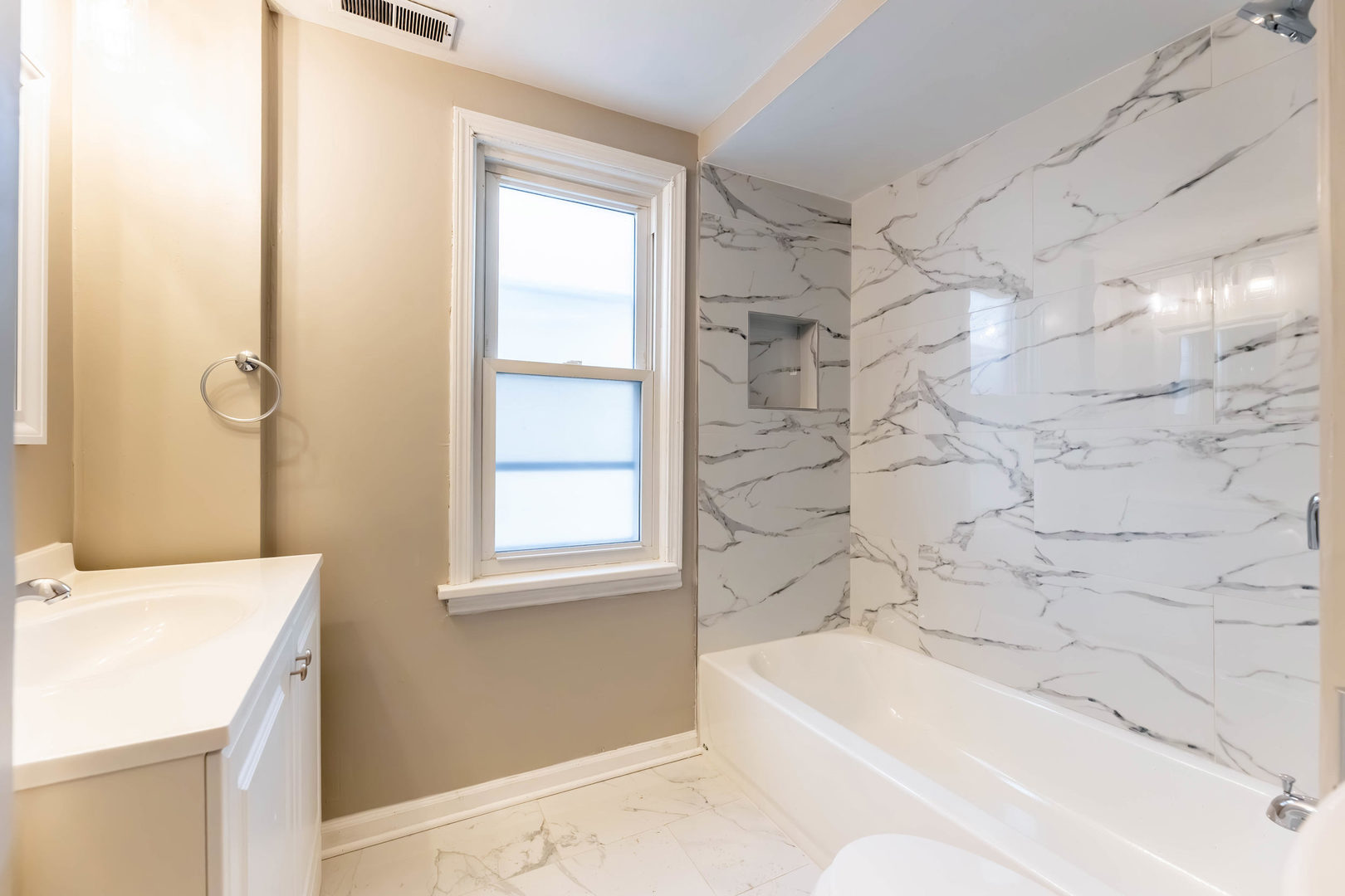 38 N Rebecca Street Property Photo 12