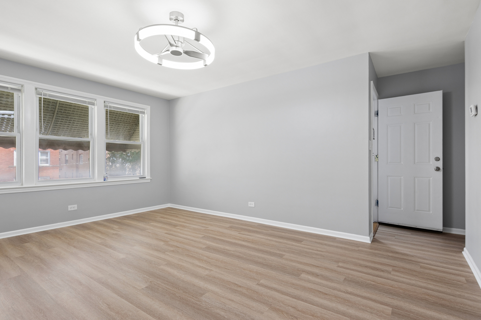 6654 N Seeley Avenue 2n Property Photo 3