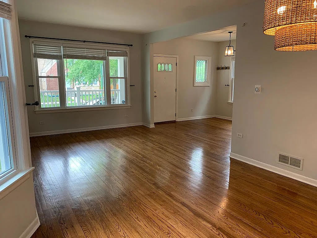 5654 W Byron Street Property Photo 7