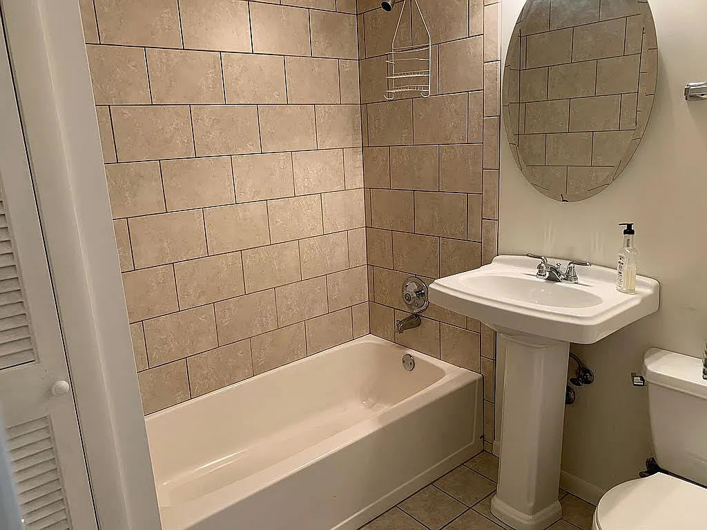 5654 W Byron Street Property Photo 16