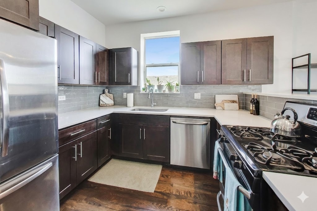 504 S Oakley Boulevard Property Photo 2