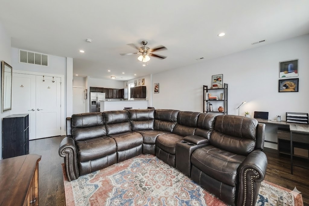 504 S Oakley Boulevard Property Photo 4