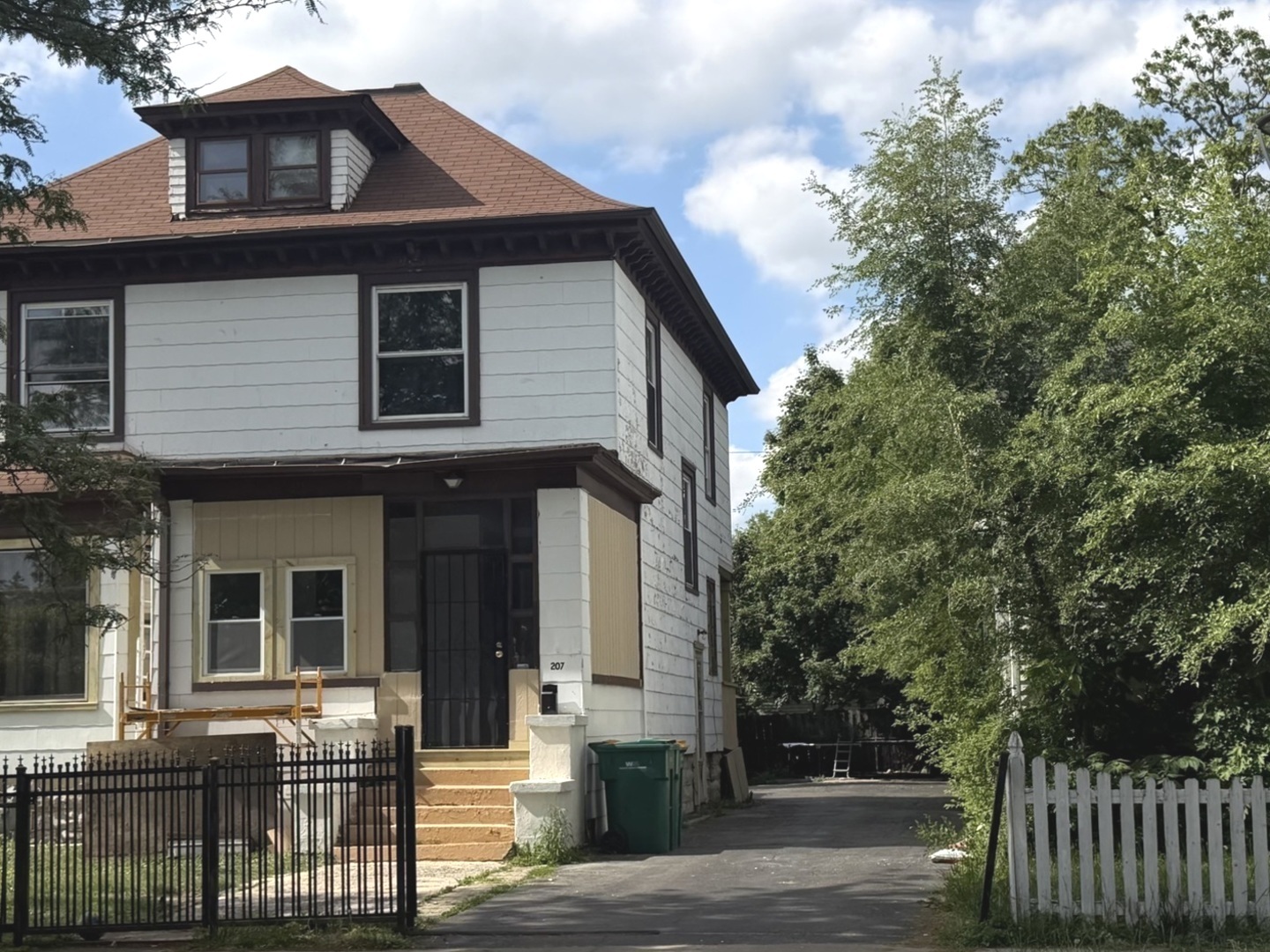 207 2nd Avenue Property Photo 2