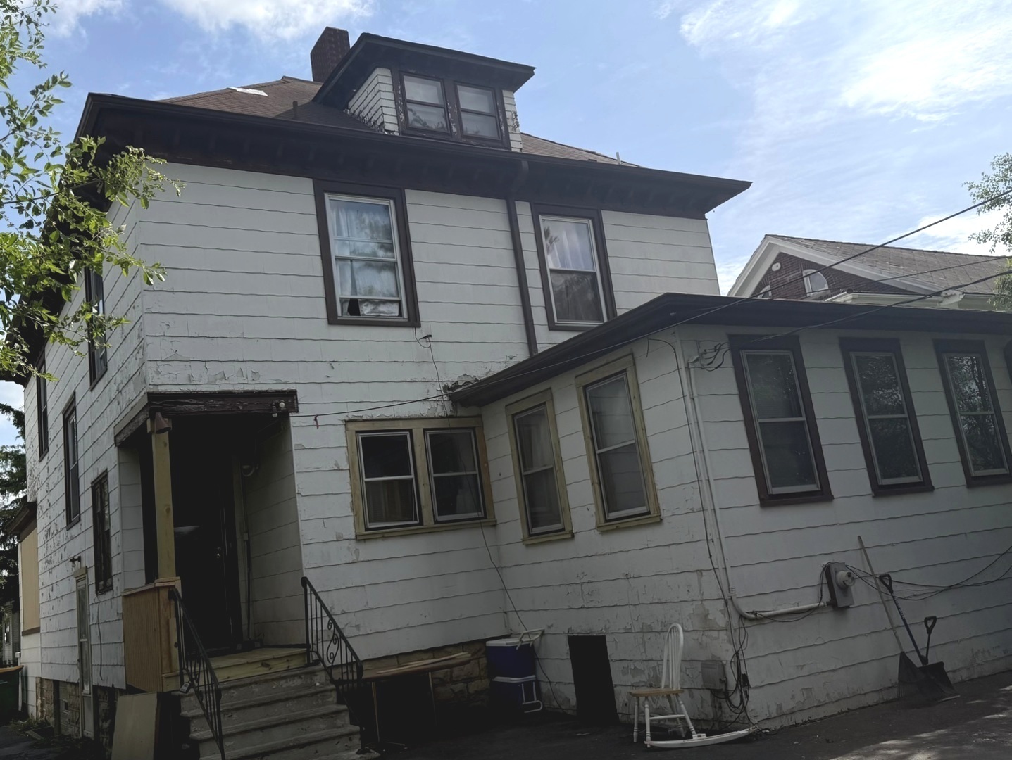 207 2nd Avenue Property Photo 4