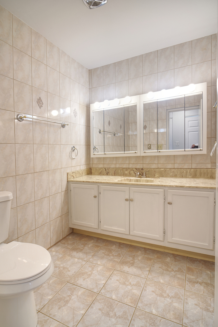 10316 S Pulaski Road 203 Property Photo 13
