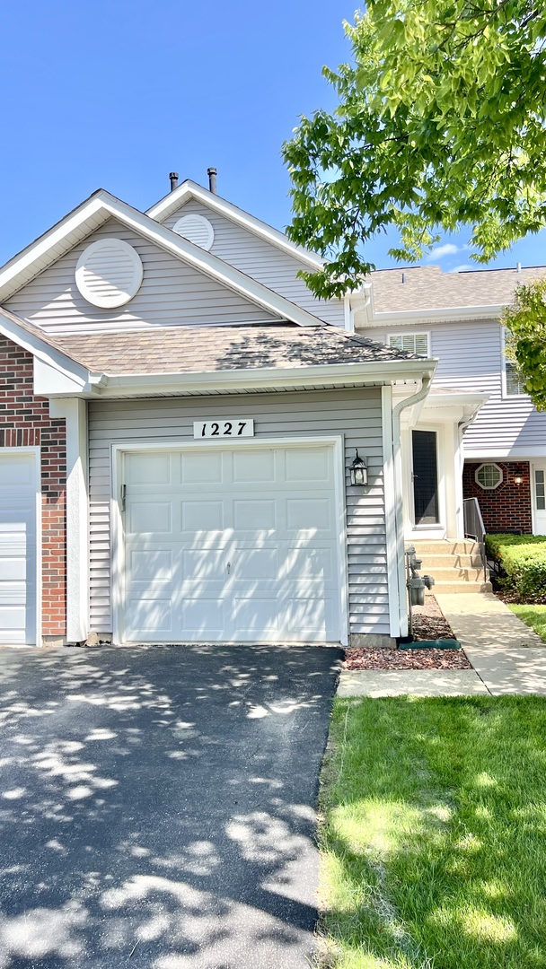 1227 Hathaway Circle Property Photo