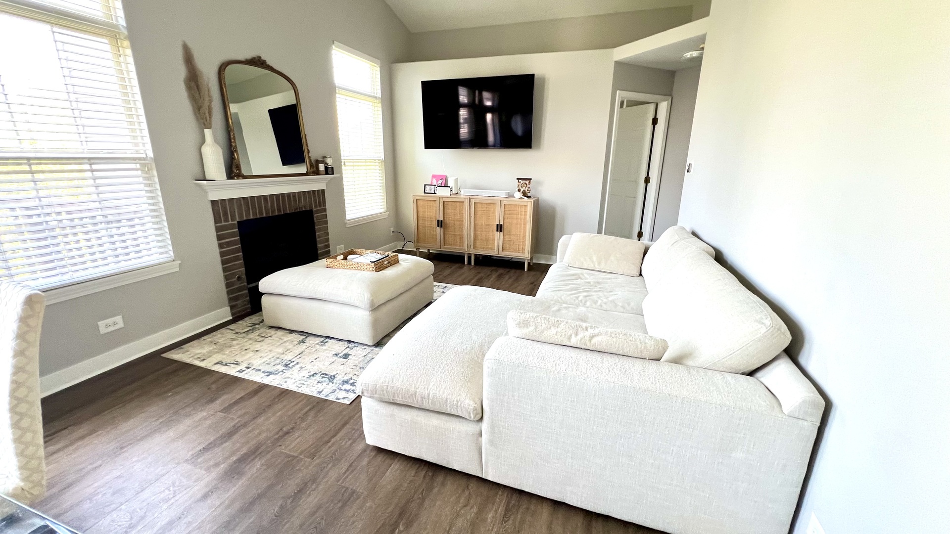 1227 Hathaway Circle Property Photo 4