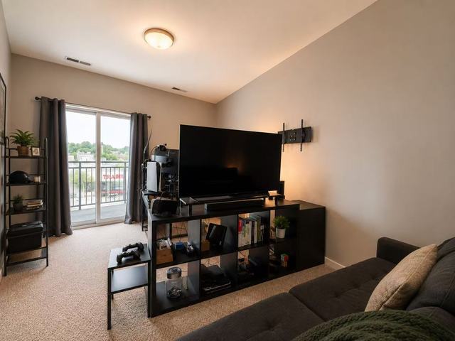 3741 N Wolcott Avenue 12 Property Photo 14