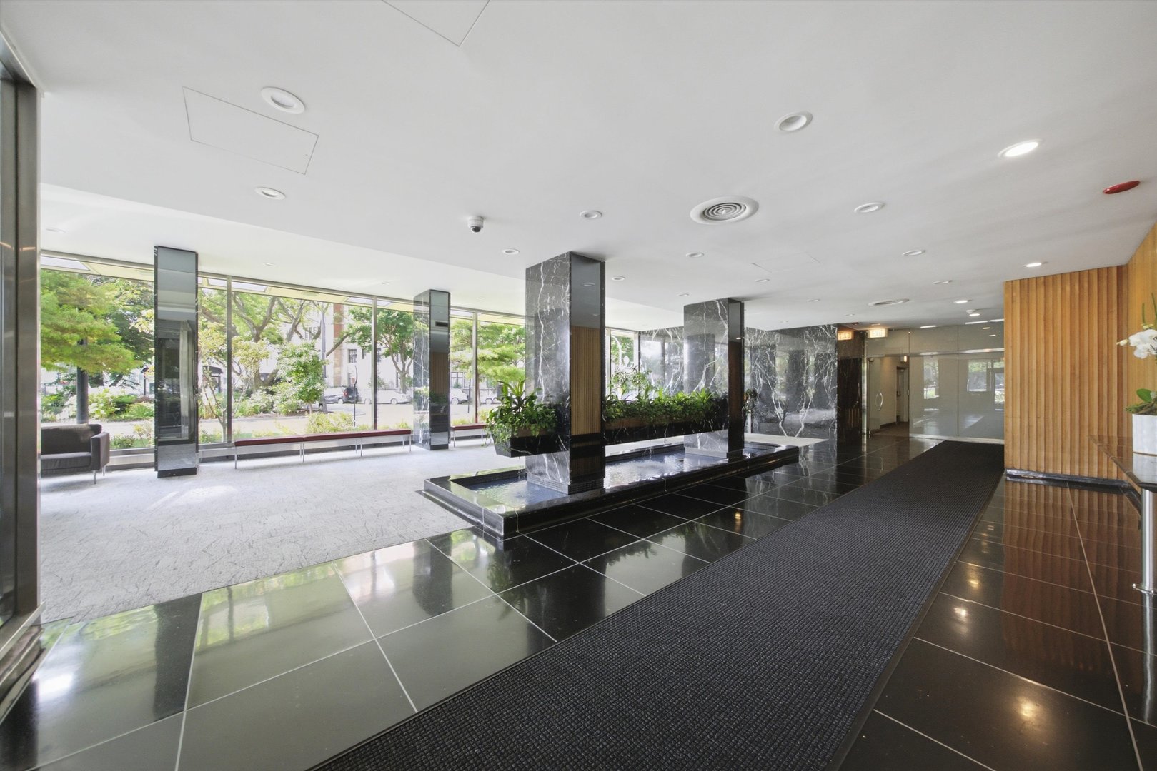 3900 N Lake Shore Drive 4b Property Photo 12