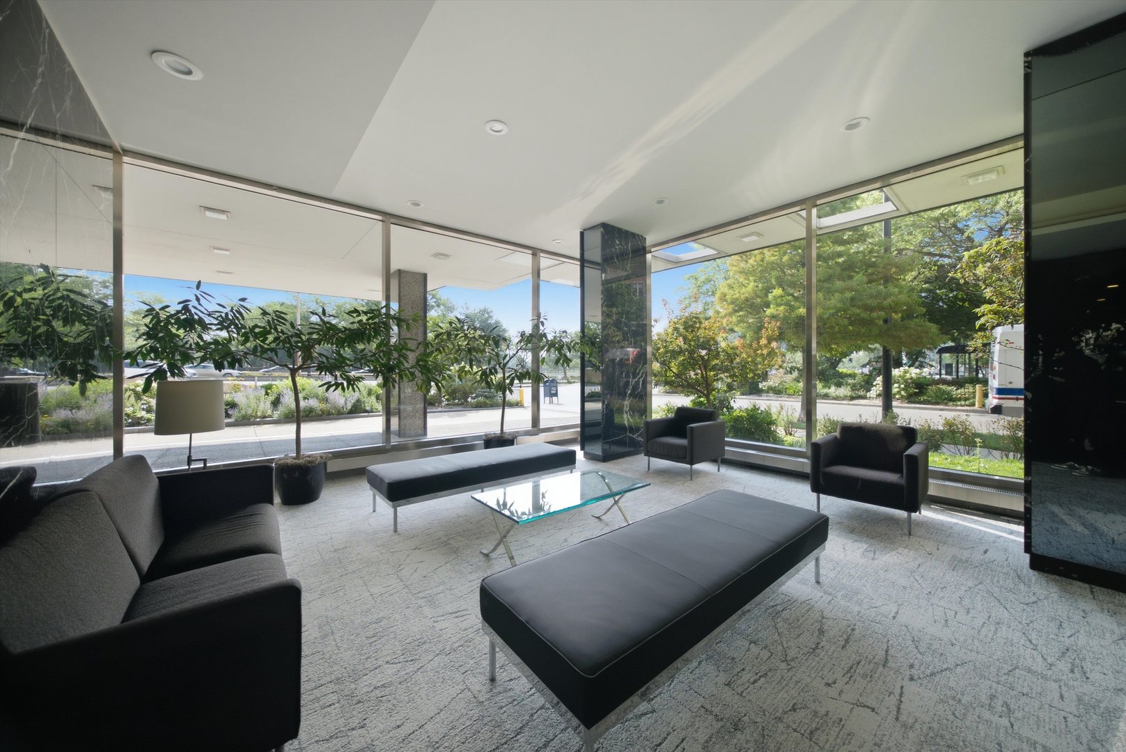 3900 N Lake Shore Drive 4b Property Photo 14