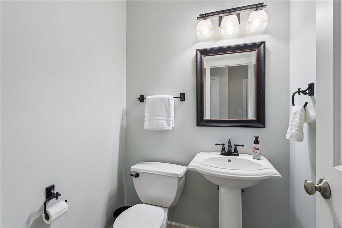 25821 Pastoral Drive Property Photo 12