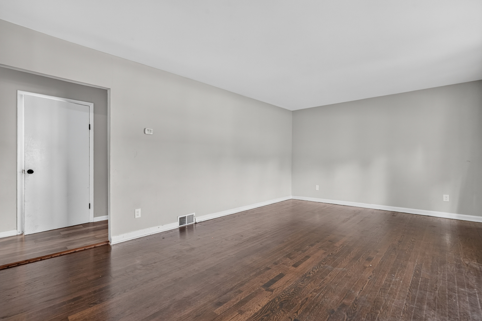 7945 W 91st Street Property Photo 4