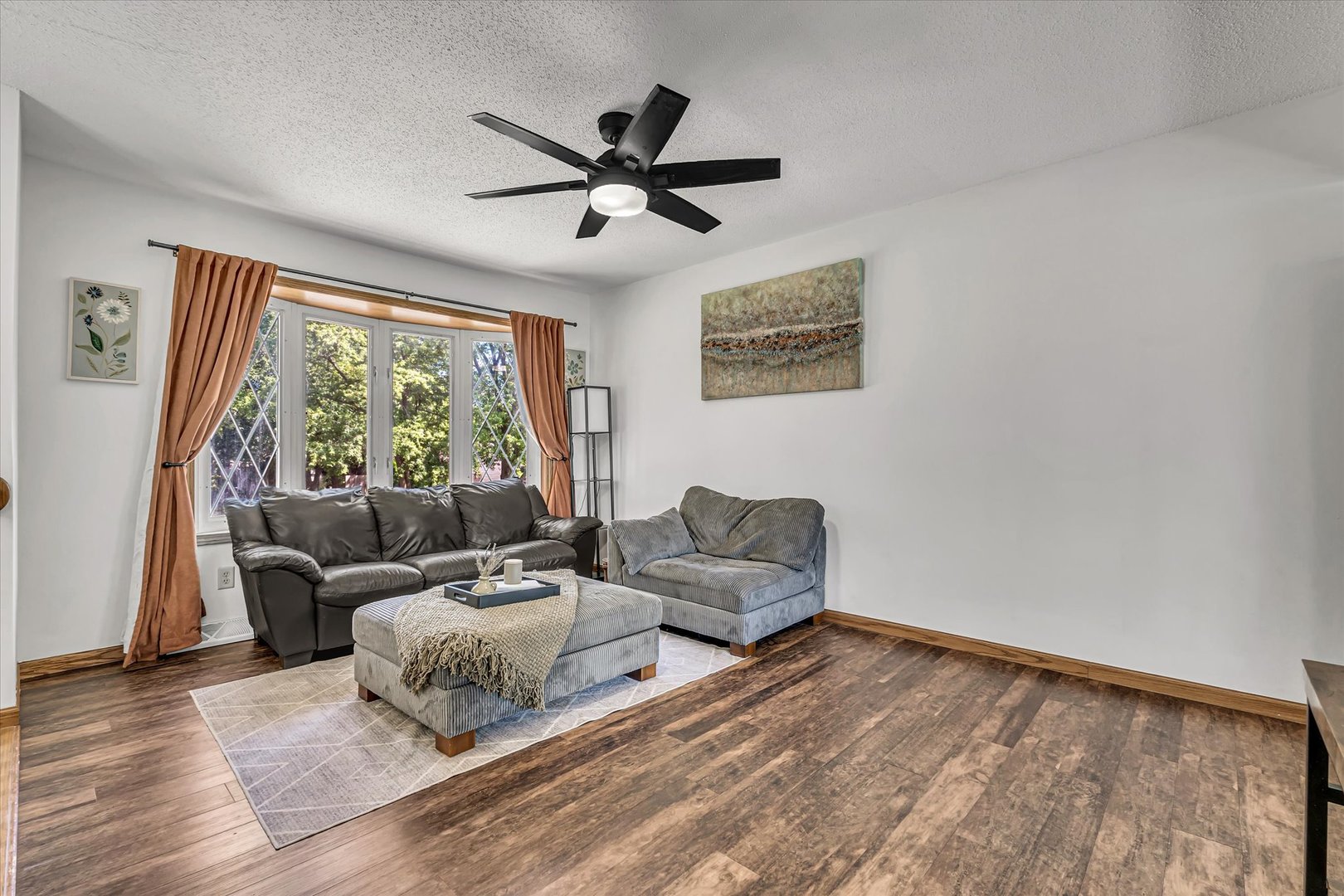 4718 N Sturdevant Street Property Photo 7