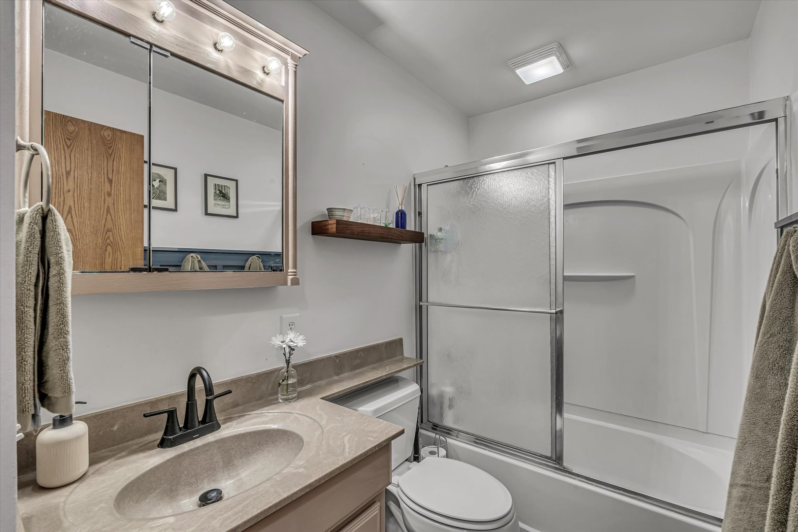 4718 N Sturdevant Street Property Photo 23