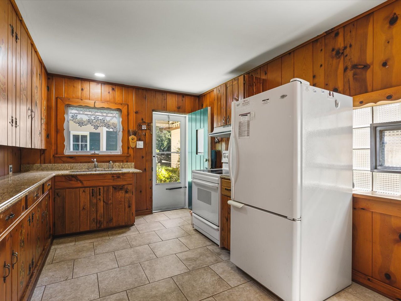 10324 Ventura Boulevard Property Photo 14
