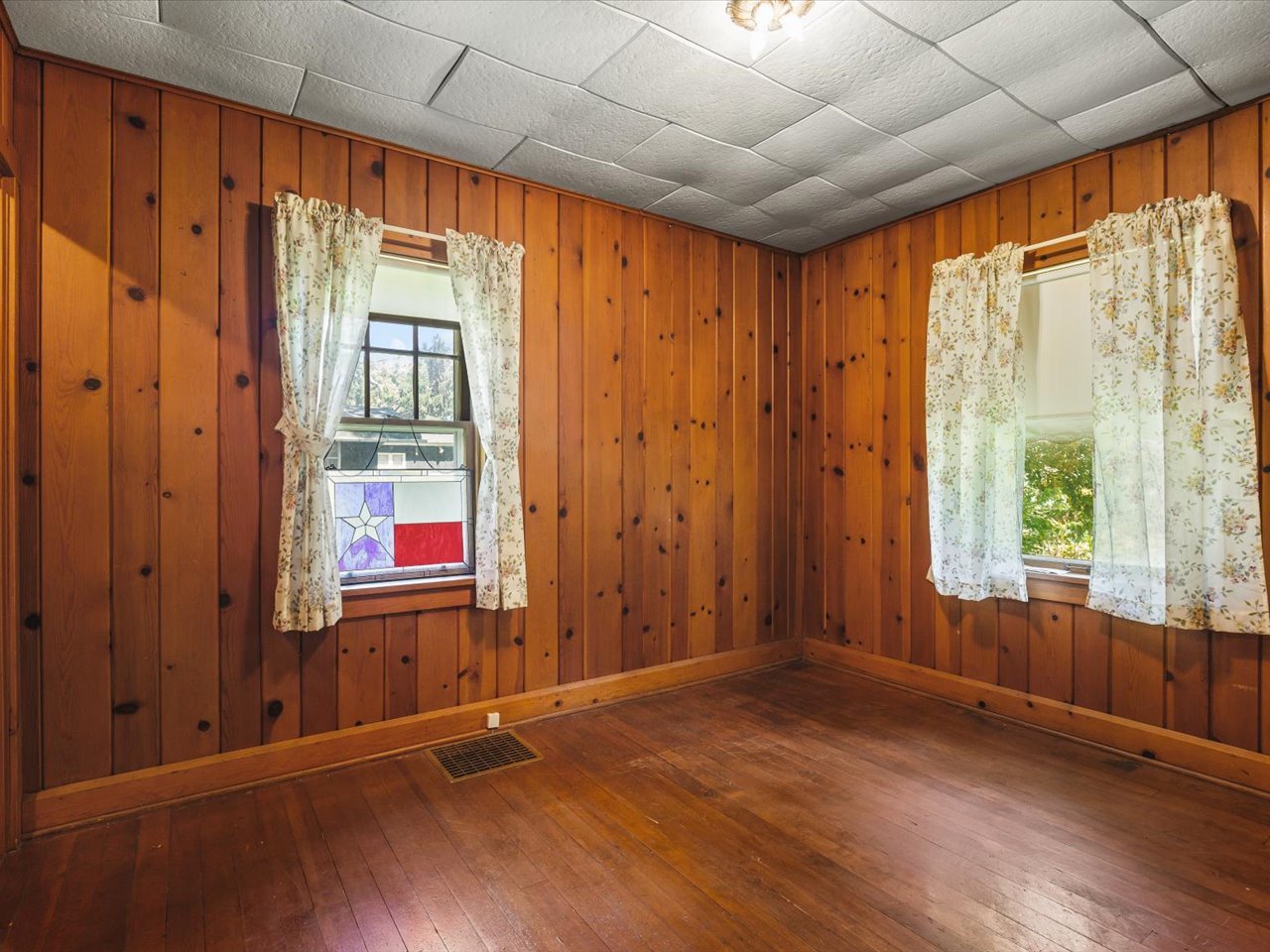 10324 Ventura Boulevard Property Photo 18