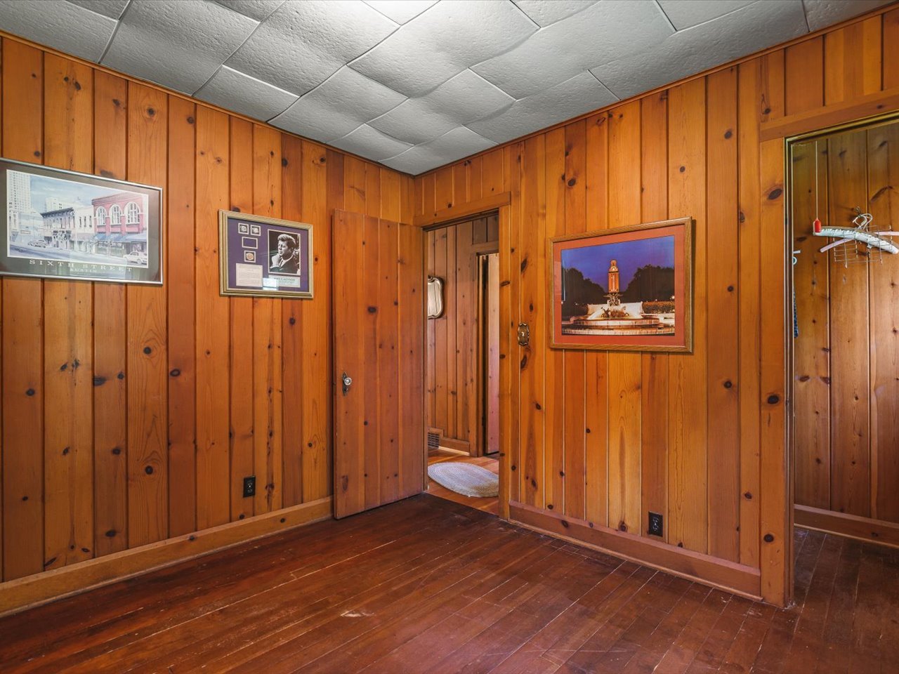 10324 Ventura Boulevard Property Photo 21