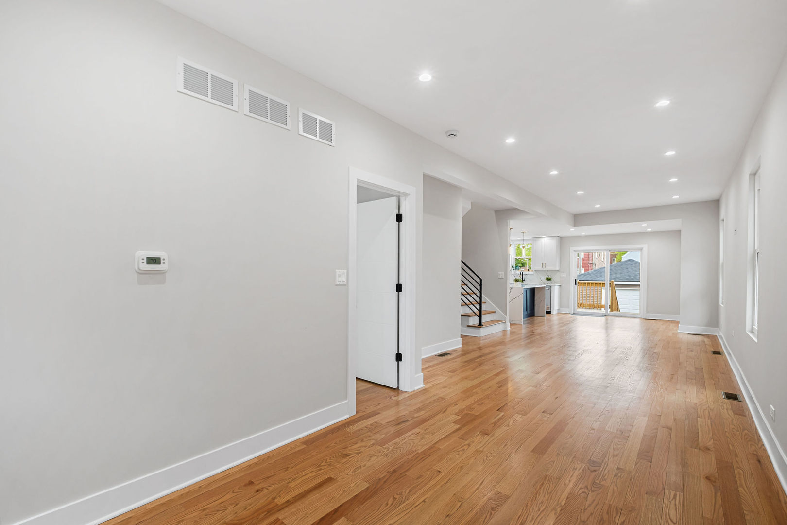 2204 N Kildare Avenue Property Photo 3