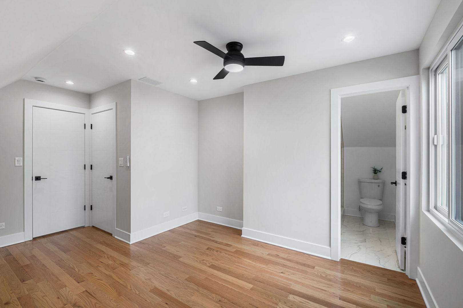 2204 N Kildare Avenue Property Photo 18