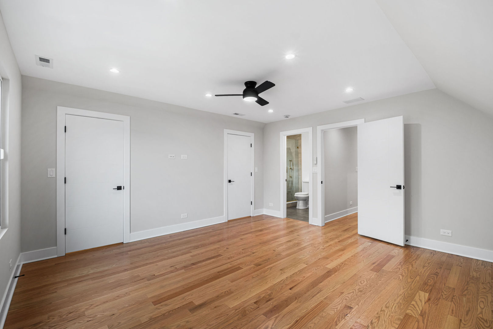 2204 N Kildare Avenue Property Photo 22