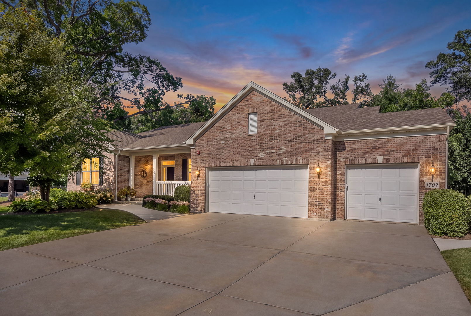 1707 Pondview Drive Property Photo 1