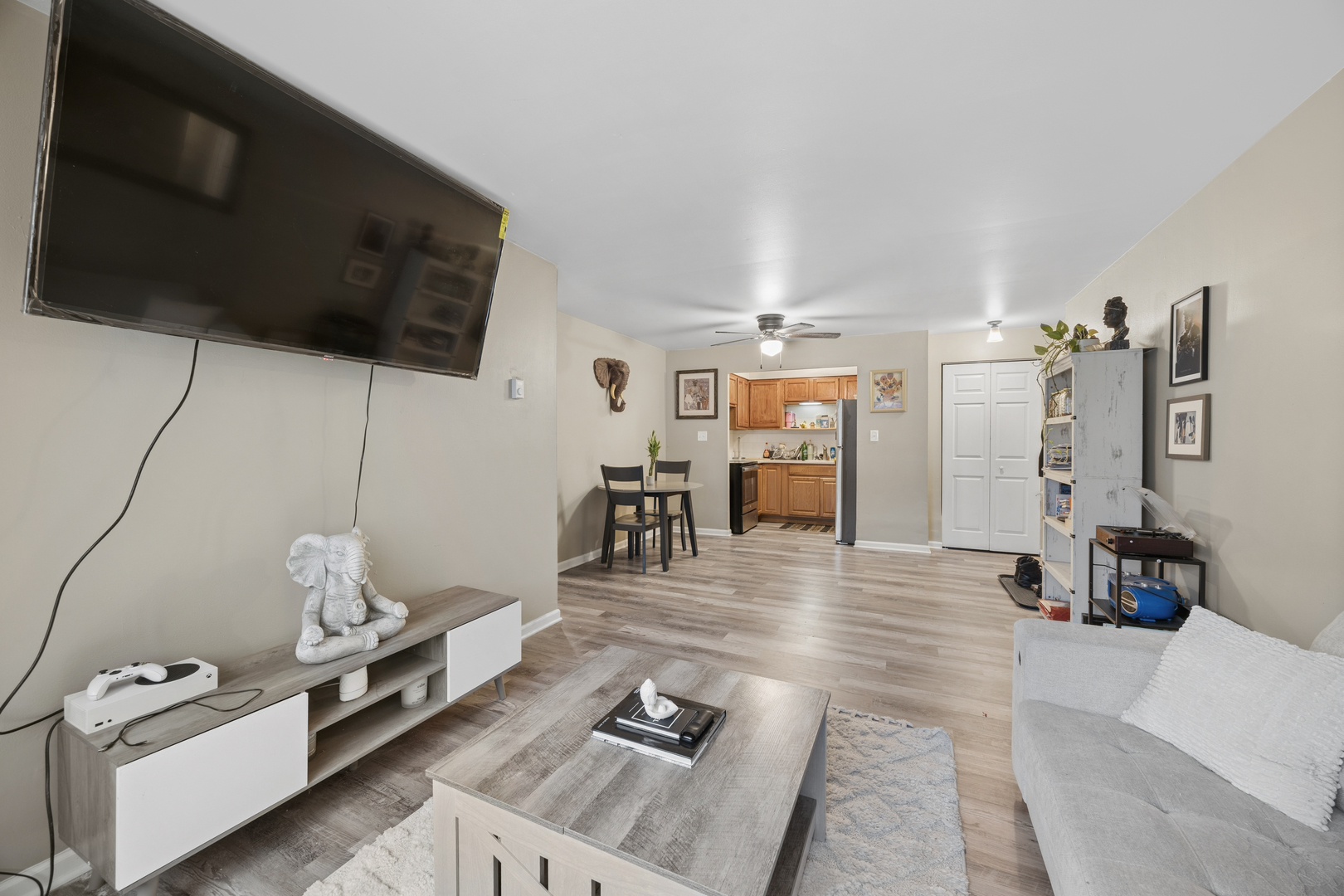 727 S Maple Avenue 100 Property Photo 3