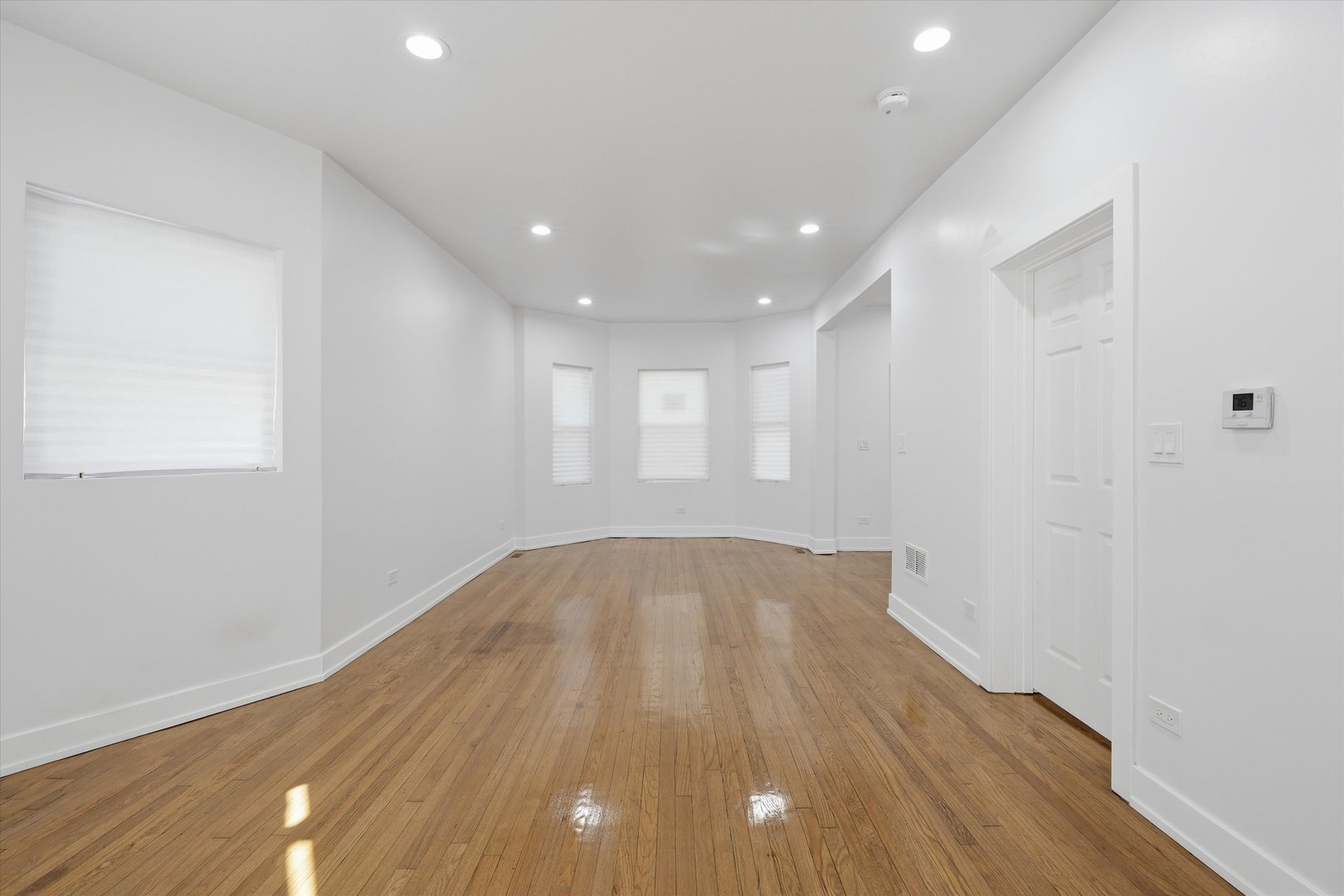 7607 S May Street Property Photo 4
