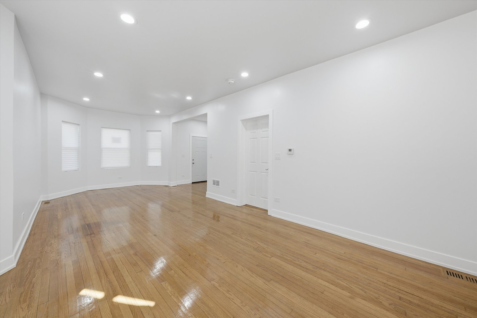 7607 S May Street Property Photo 5