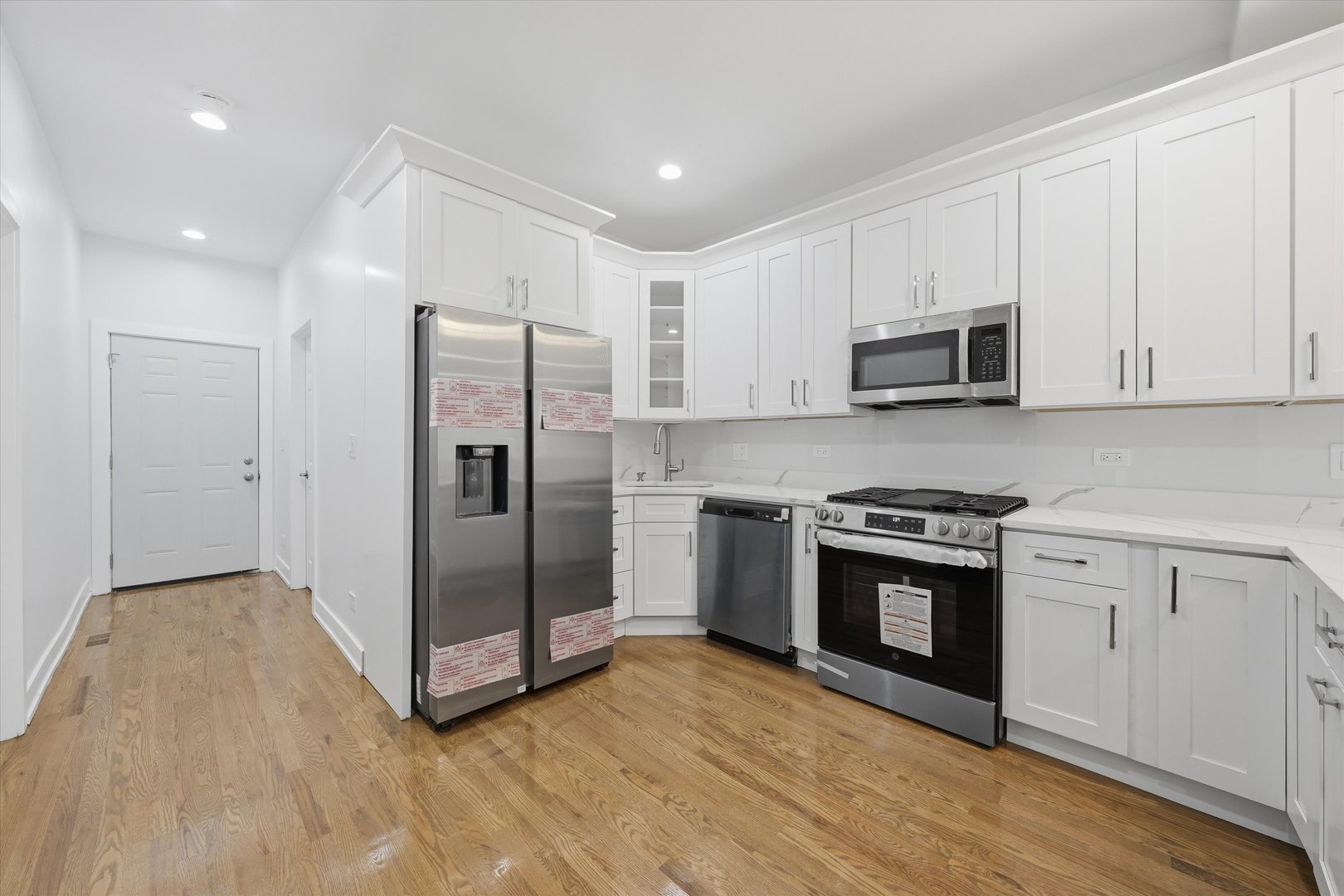 7607 S May Street Property Photo 6