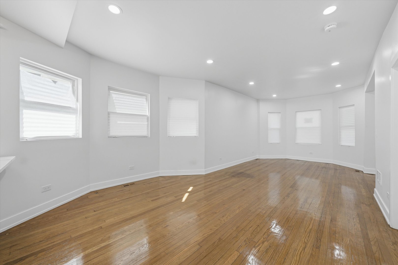 7607 S May Street Property Photo 9