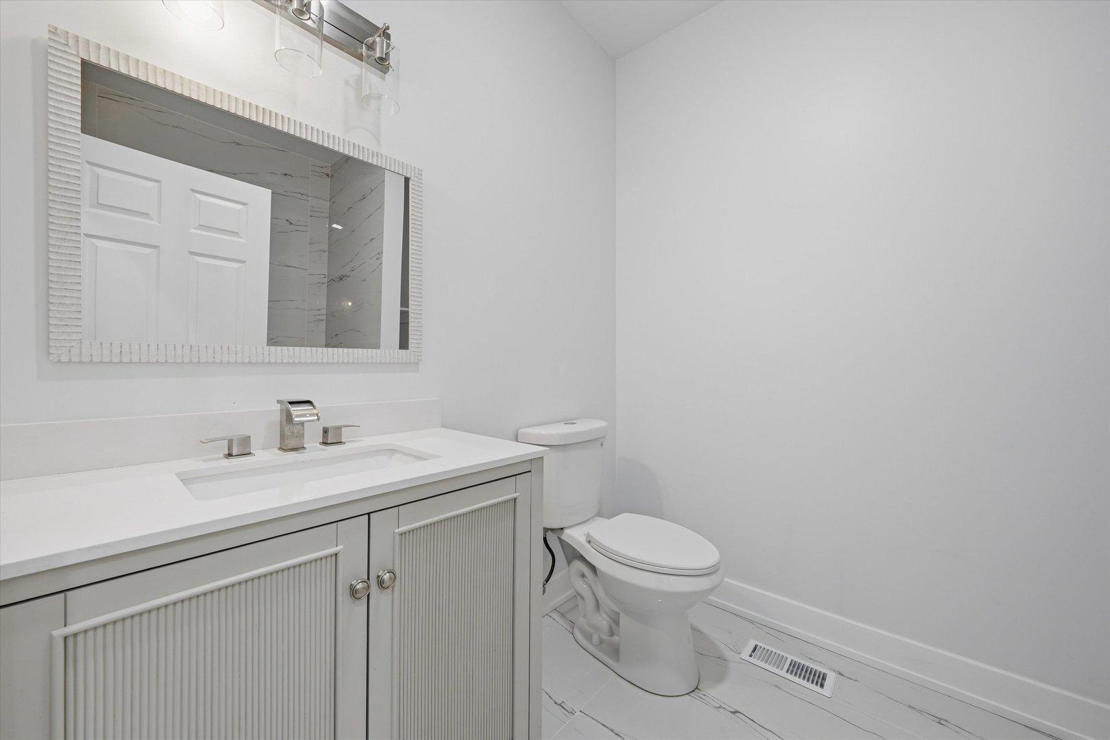 7607 S May Street Property Photo 12