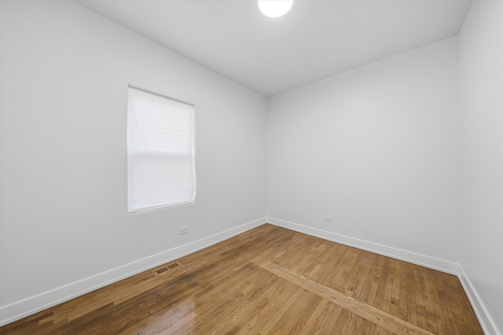 7607 S May Street Property Photo 14