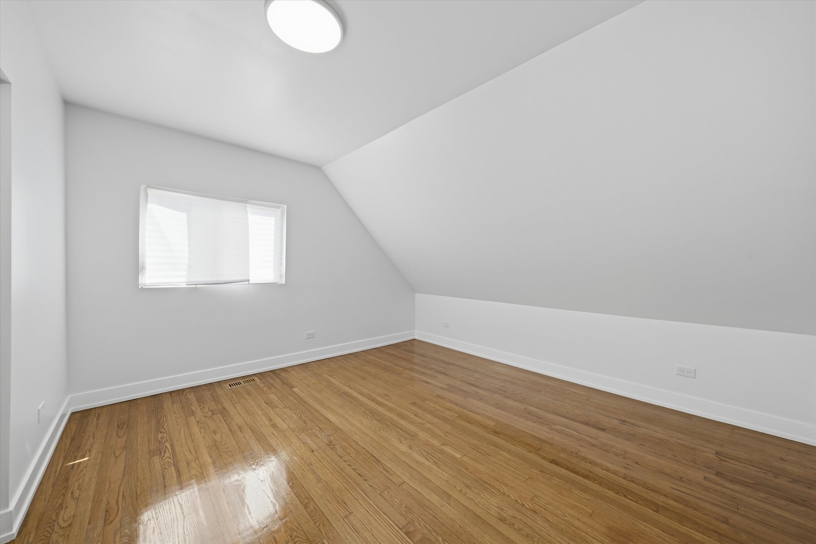 7607 S May Street Property Photo 18