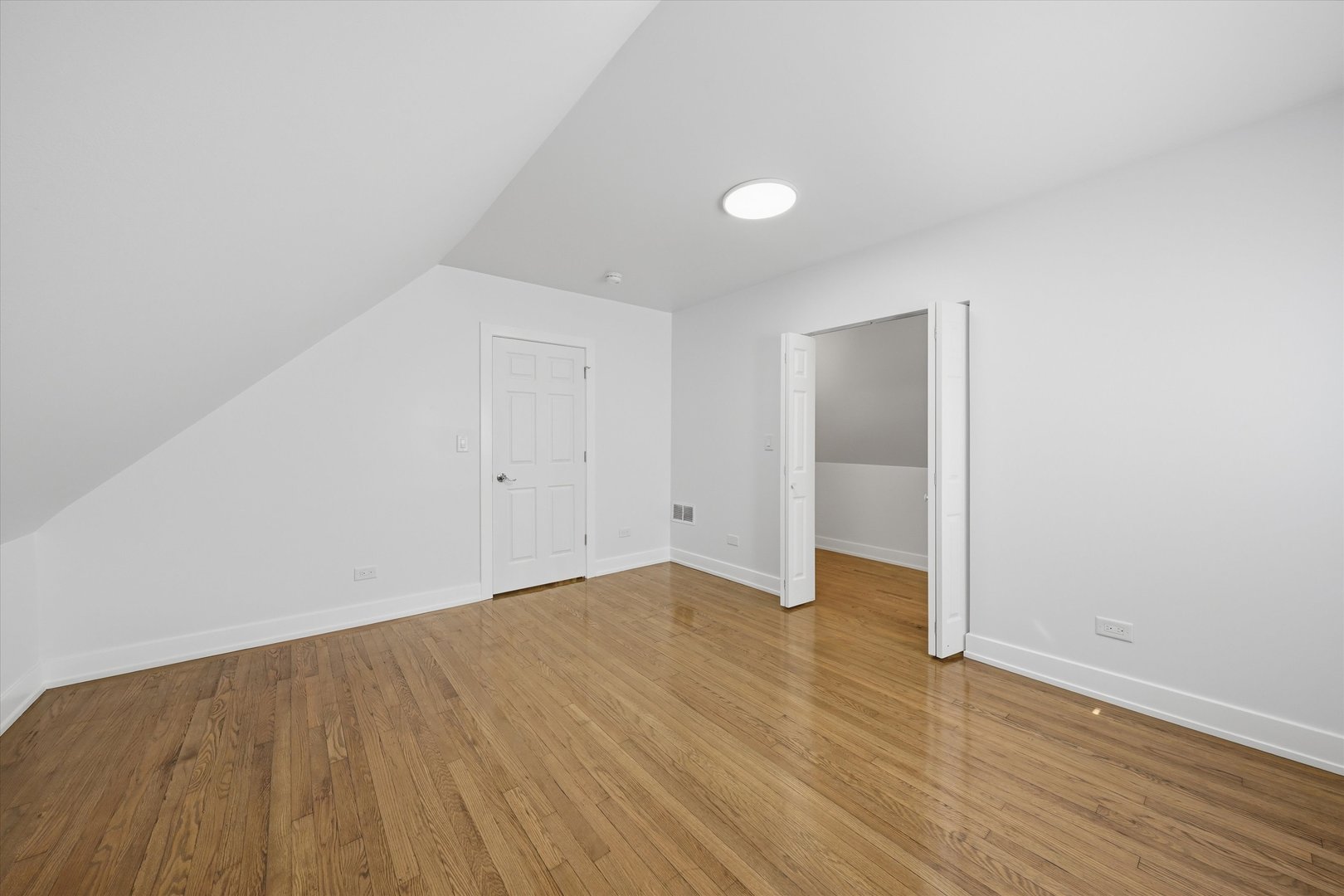 7607 S May Street Property Photo 19