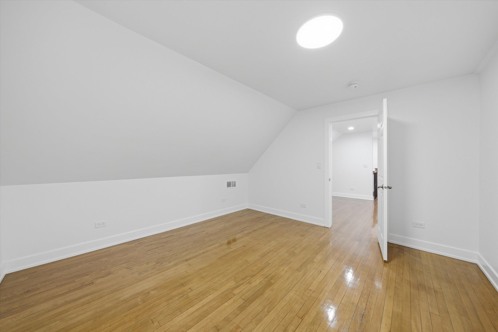 7607 S May Street Property Photo 21