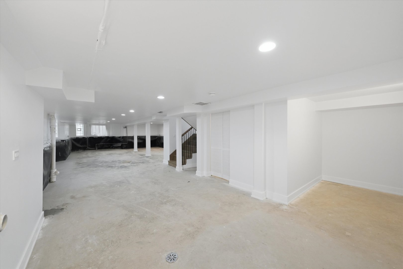 7607 S May Street Property Photo 23