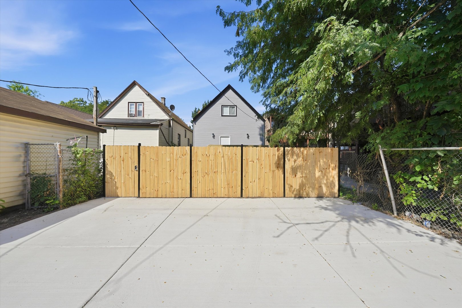 7607 S May Street Property Photo 32