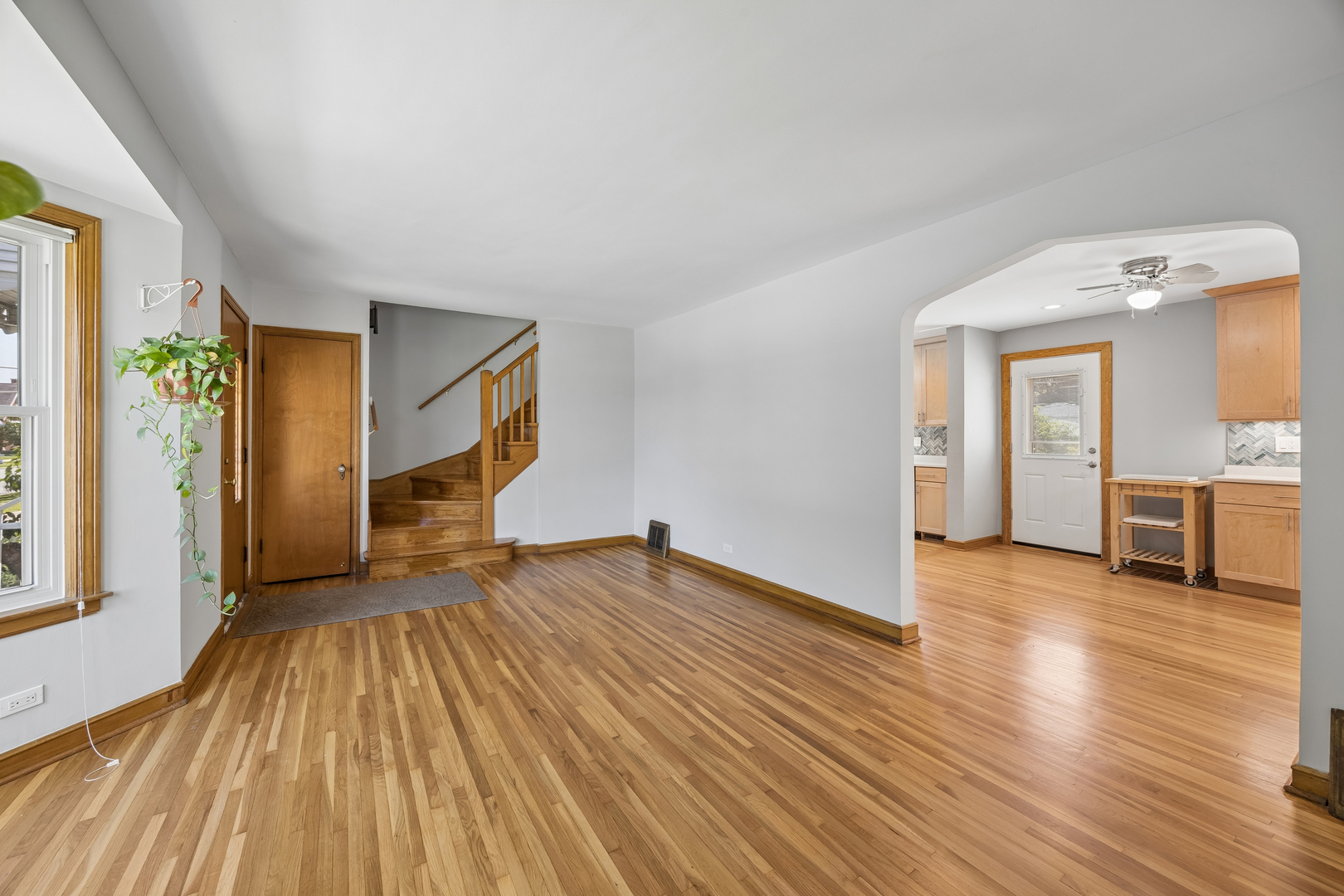 5948 S Komensky Avenue Property Photo 4