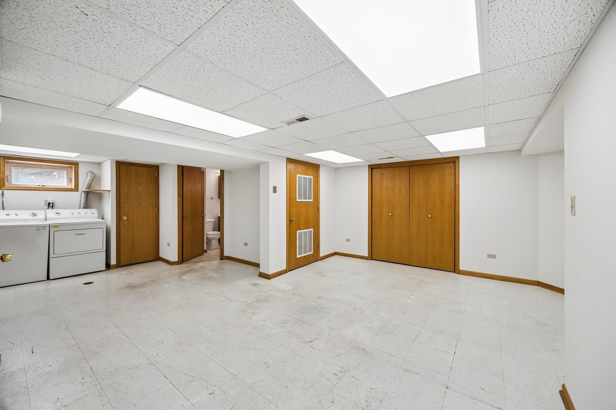 5948 S Komensky Avenue Property Photo 18