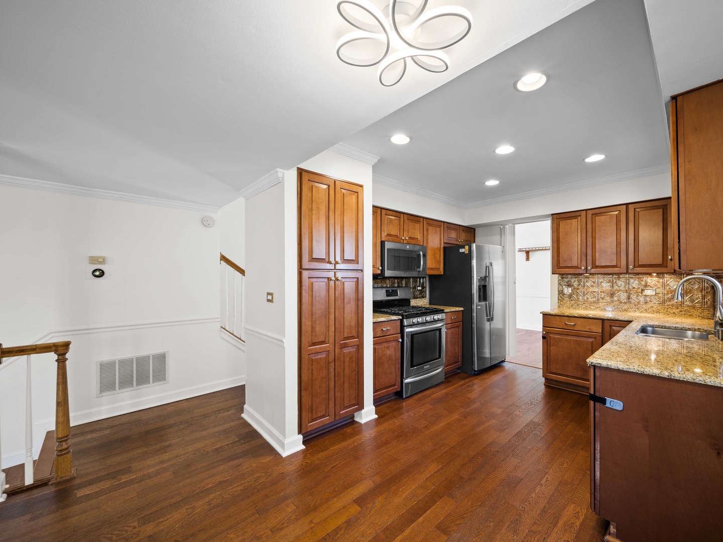97 E Harbor Drive Property Photo 8