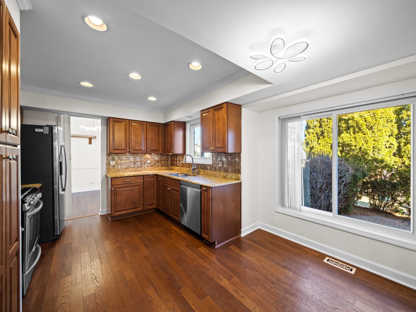 97 E Harbor Drive Property Photo 9