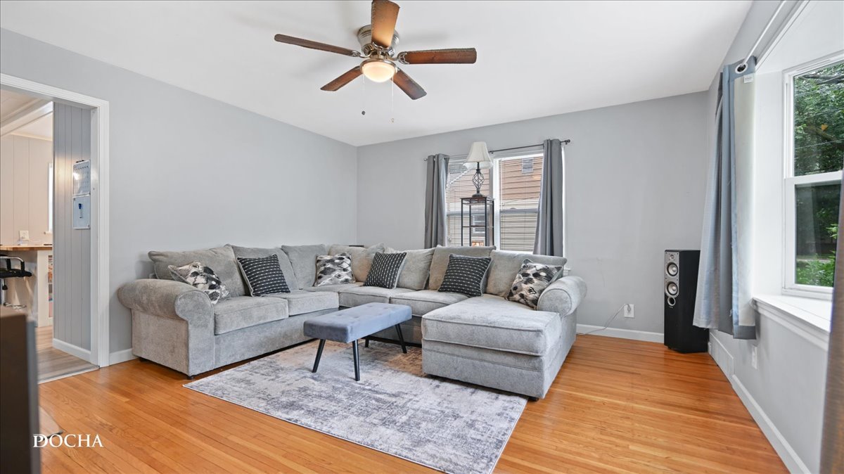 1119 Charles Street Property Photo 4