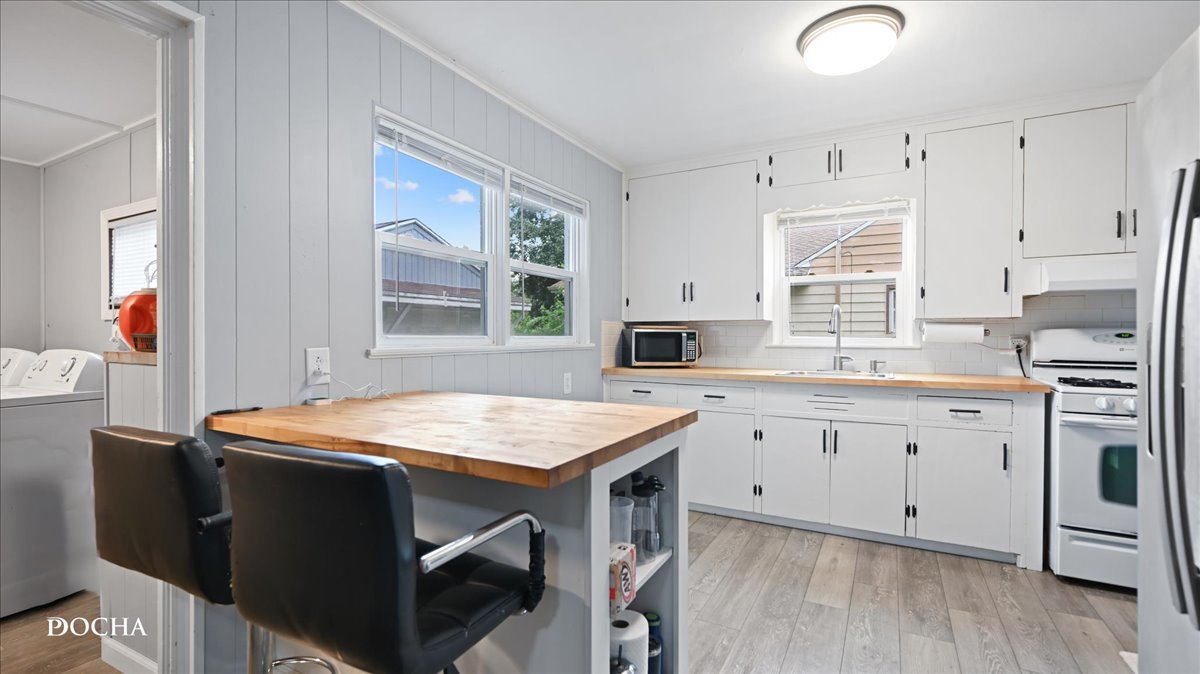 1119 Charles Street Property Photo 5