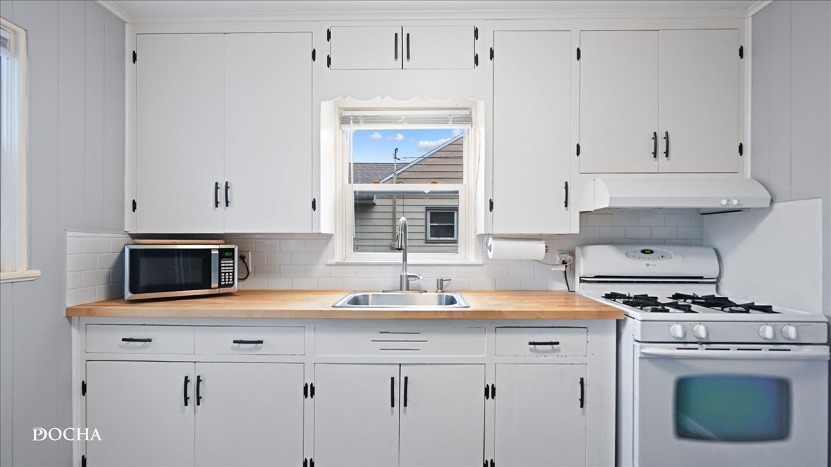 1119 Charles Street Property Photo 6