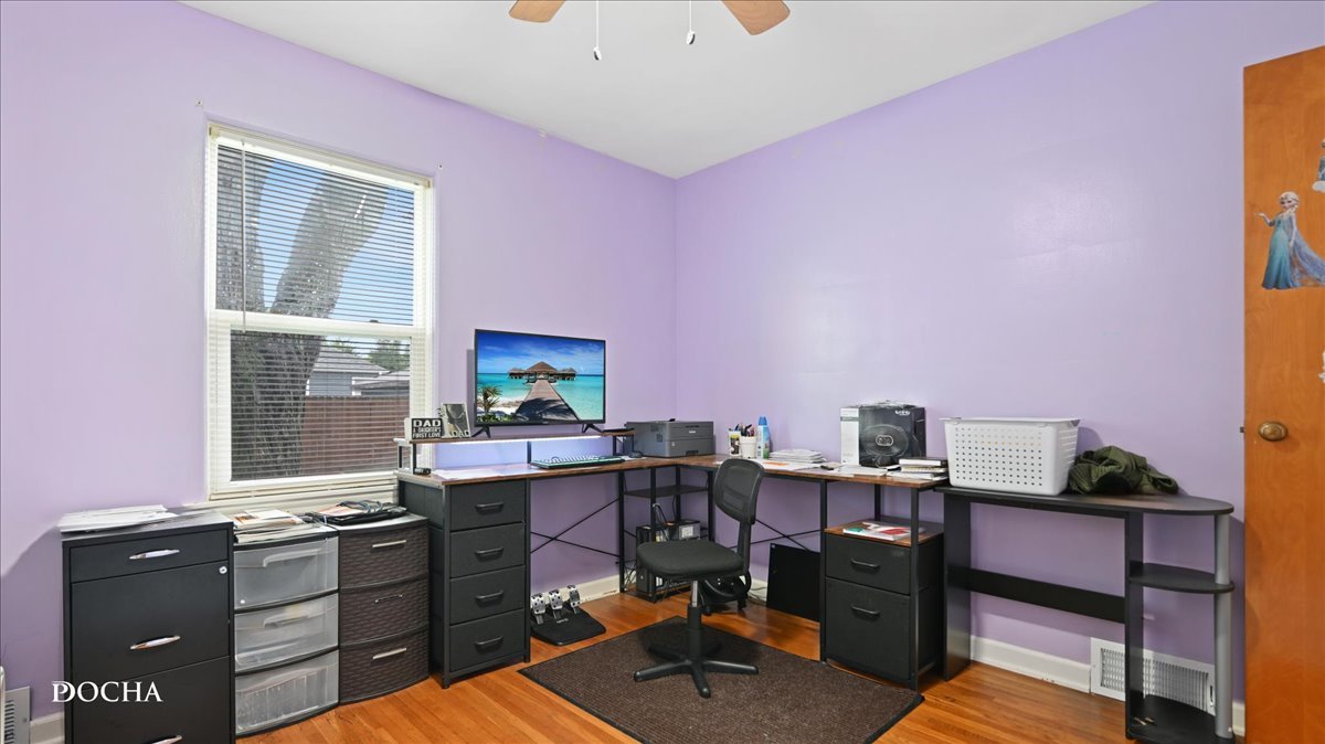1119 Charles Street Property Photo 12