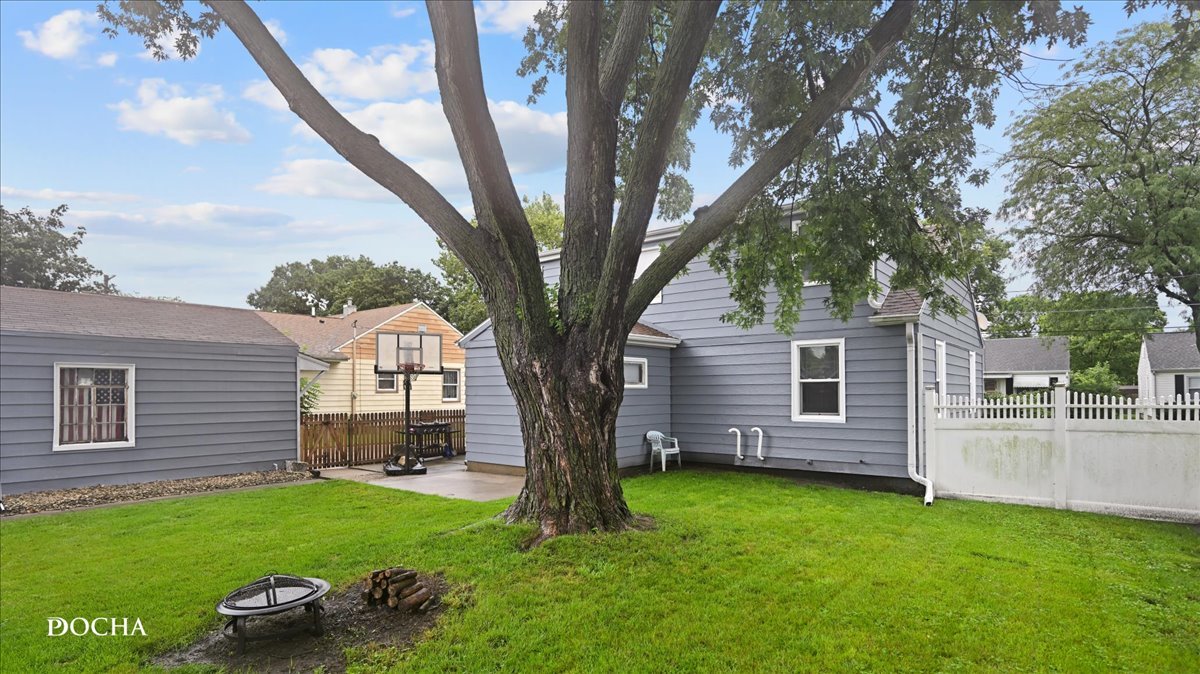1119 Charles Street Property Photo 16