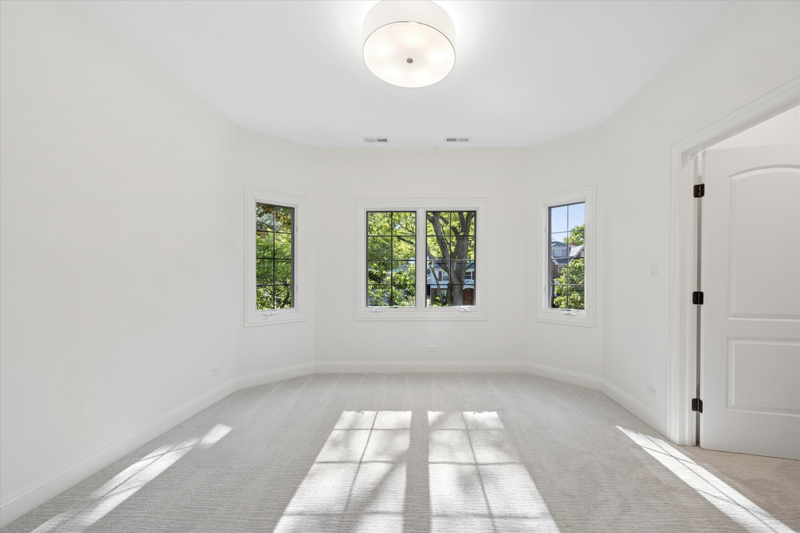 417 W 9th Street Property Photo 20