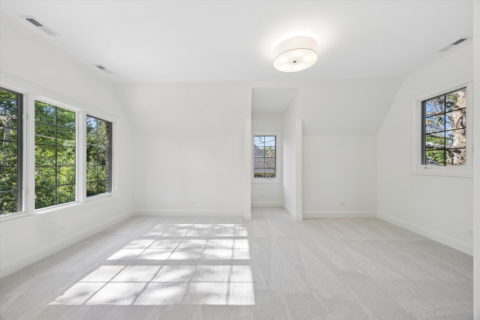417 W 9th Street Property Photo 24