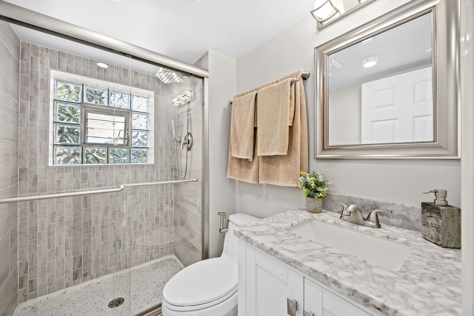8104 Gross Point Road Property Photo 23