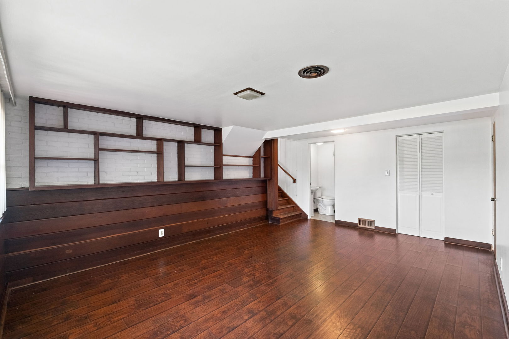 624 Brookwood Drive Property Photo 11